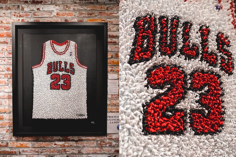 Gros plan sur cette oeuvre hommage à Michael Jordan imaginée avec 4 000 petits soldats