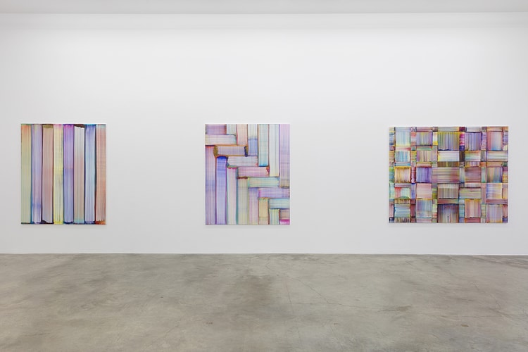 La Galerie Perrotin de Paris présente l'exposition "Now or Never" dédiée au peintre français Bernard Frize