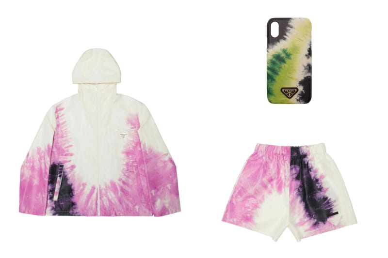 Hoodies, sacoches, coques d'iPhone... SSENSE et Prada collaborent sur 10 pièces tie & dye