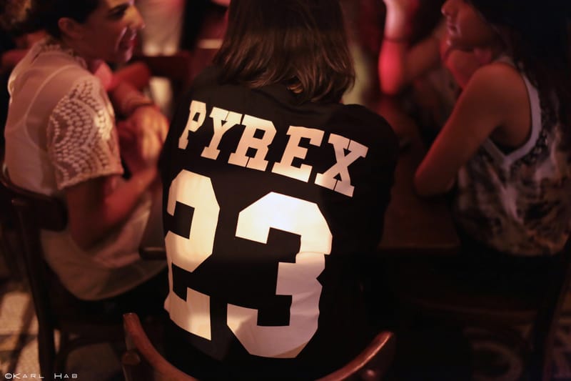 Quand le "legal fake" dépasse l'original : une copie de PYREX, l'ancien label de Virgil Abloh, fait fureur en Italie