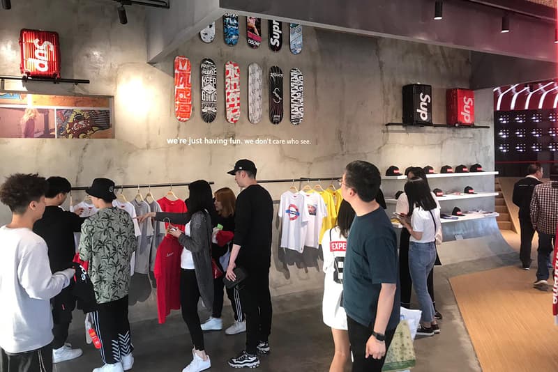 Supreme boutique fake italia shanghai photos