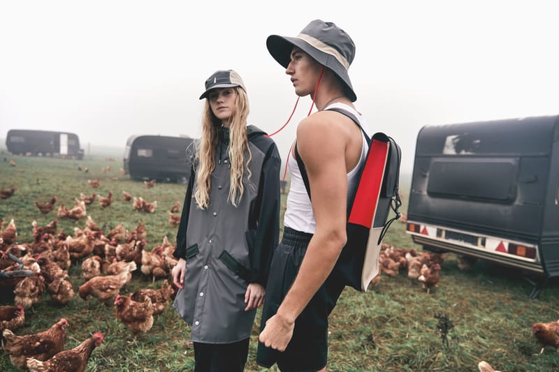 RAINS dévoile pour la première fois un ensemble de survêtement dans sa nouvelle collection capsule "Color Block"