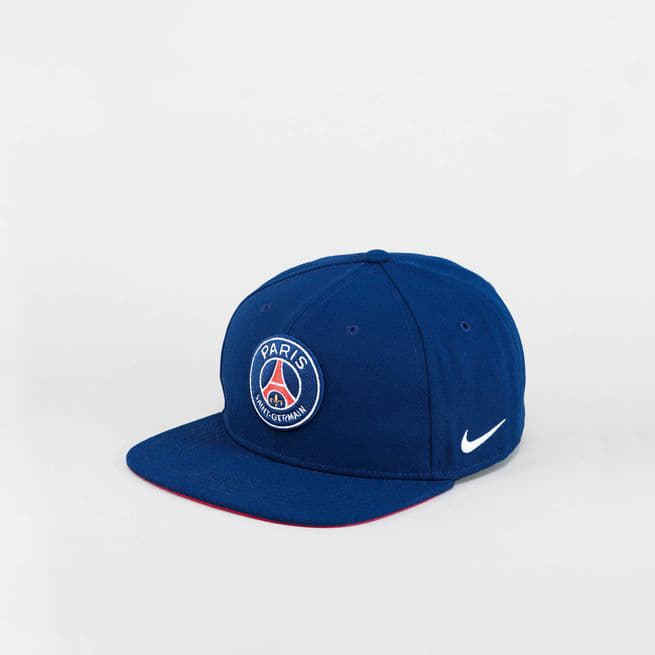 Photo des casquettes PSG