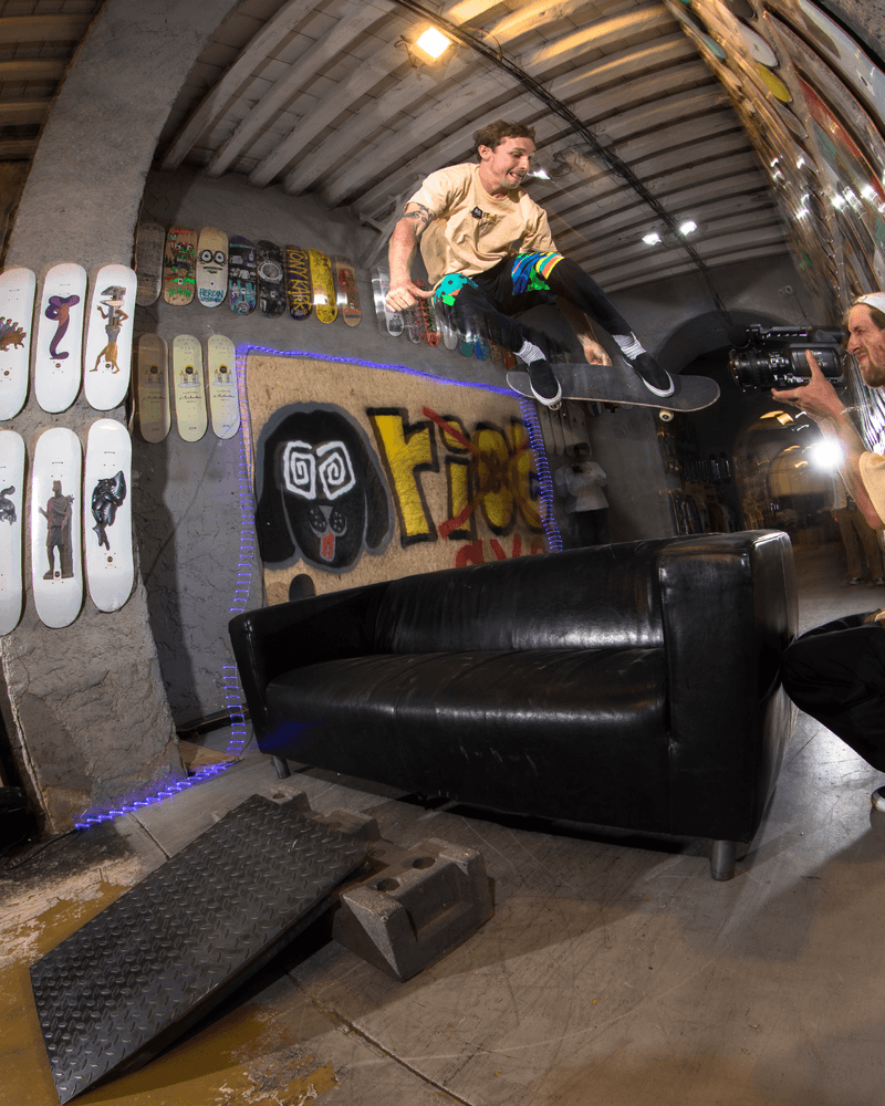 Photo de la collection RAVE Skateboards x RIOT