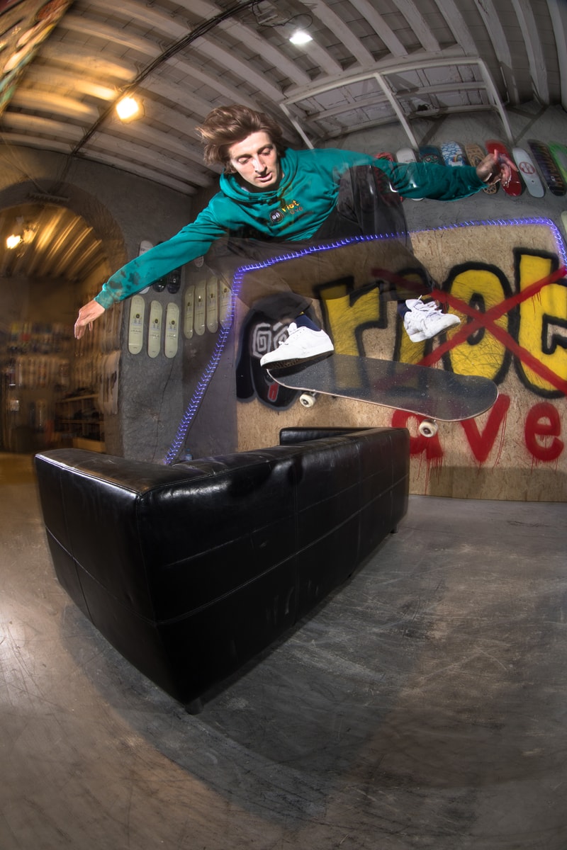 Photo de la collection RAVE Skateboards x RIOT