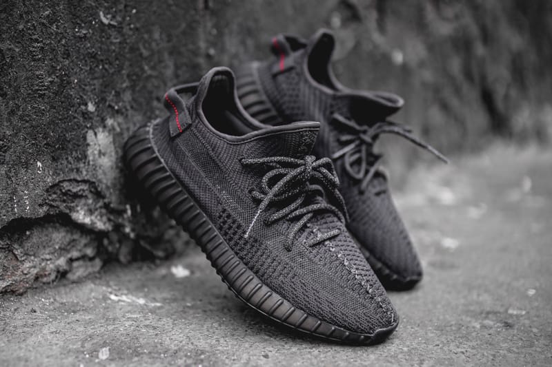 Photos, Vidéos - Files d'attente dantesques pour la sortie de la YEEZY BOOST 350 V2 "Triple Black"
