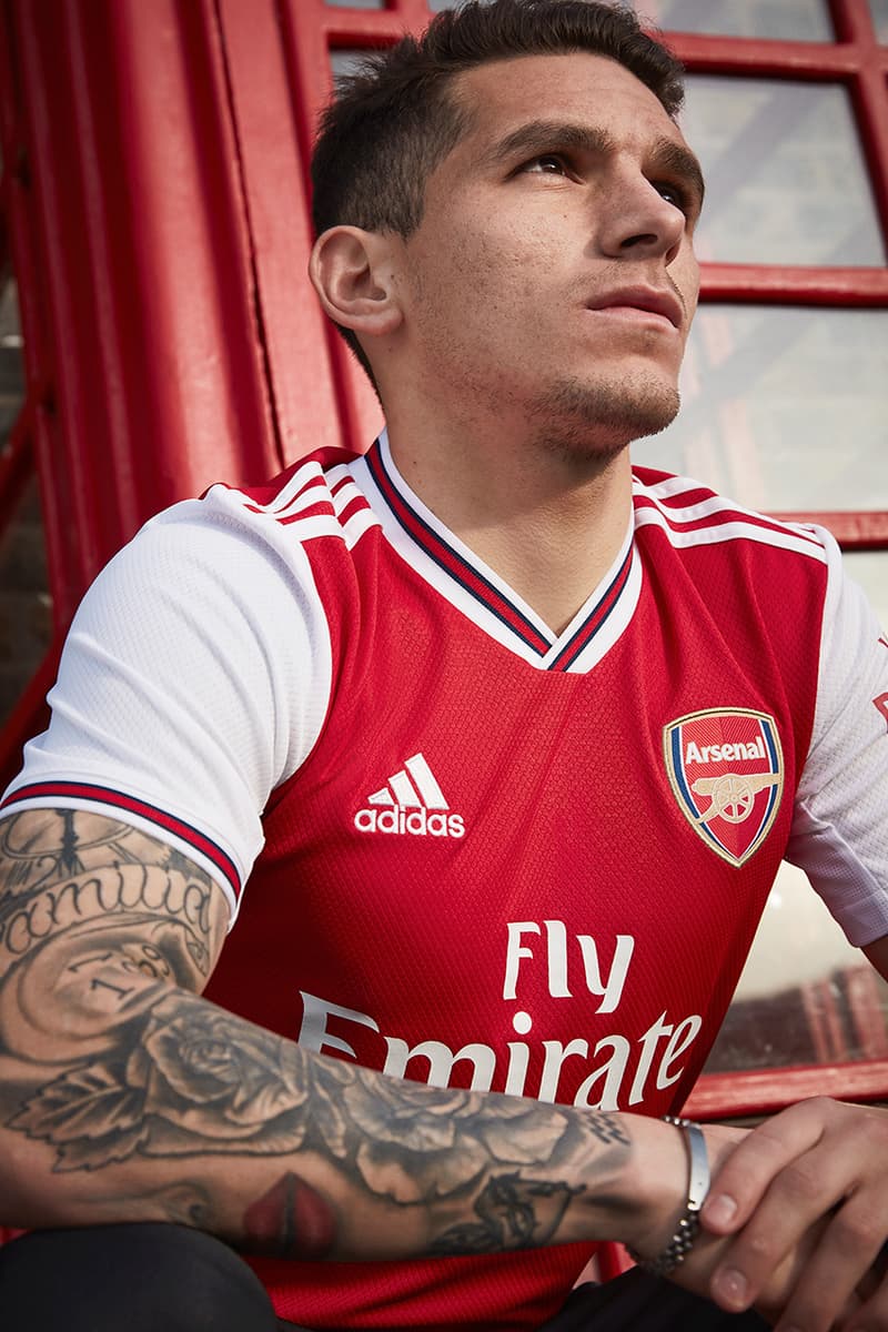 Photo du nouveau kit d'Arsenal