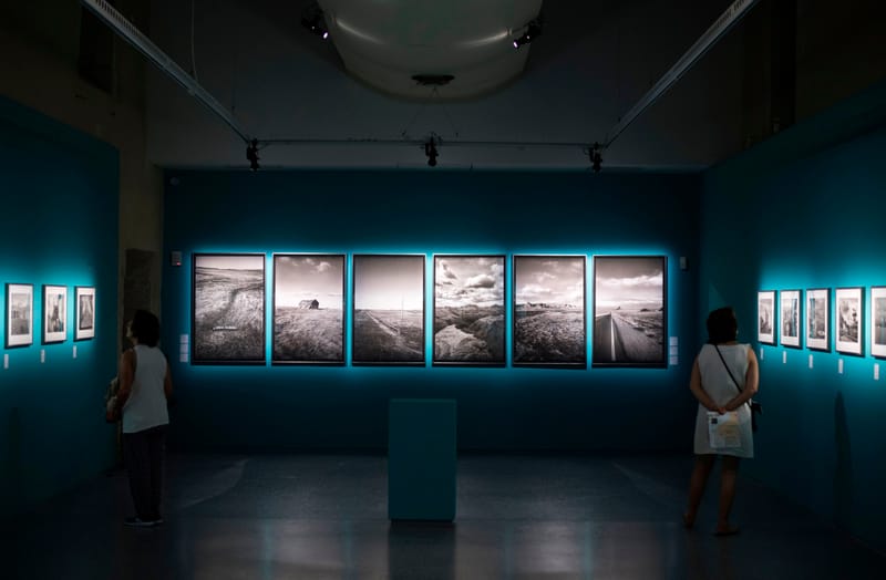 Les 50 ans d'histoire des Rencontres de la photographie à Arles célébrés dans ce nouveau livre