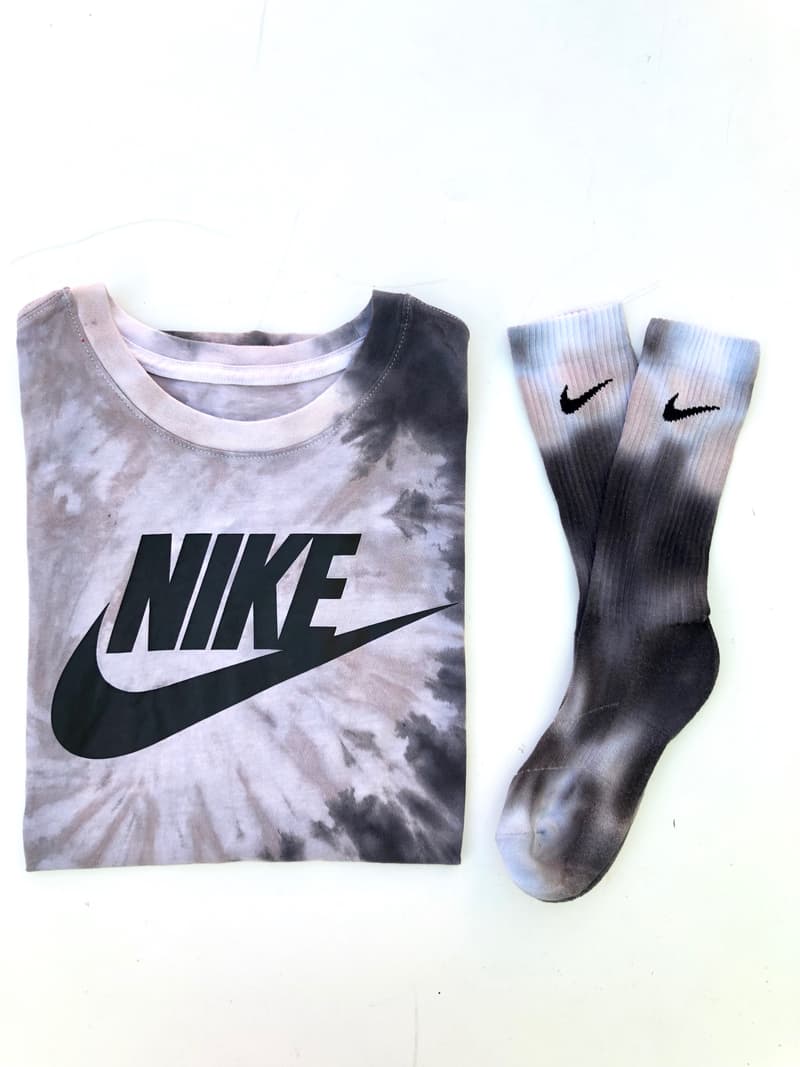 Photos Maison Mère Nike tie and dye