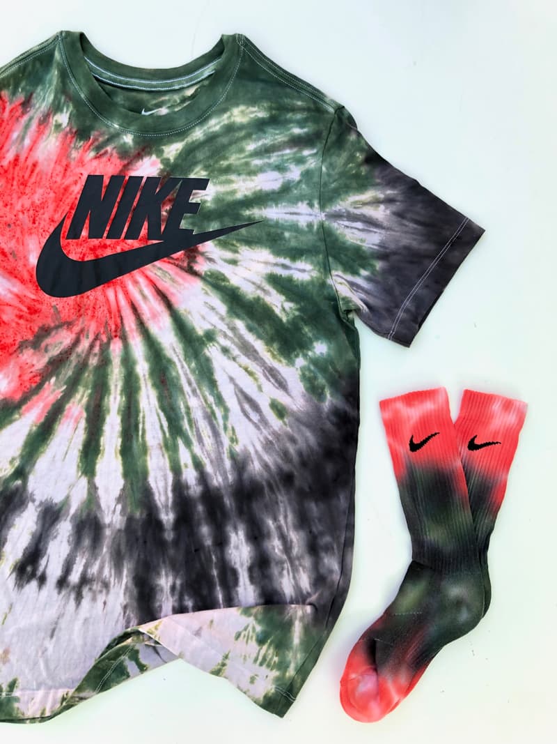 Photos Maison Mère Nike tie and dye