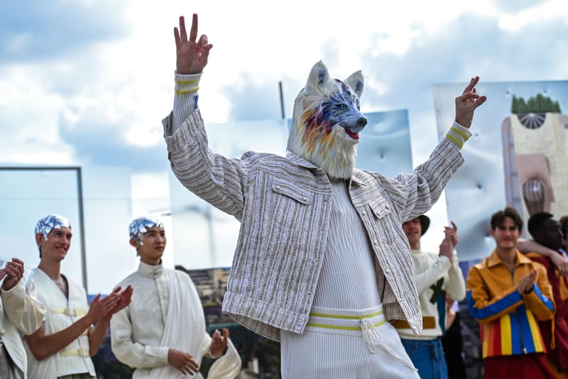 Stéphane Ashpool collabore avec de prestigieuses Maisons sur une silhouette streetwear surréaliste baptisée Sun Dog