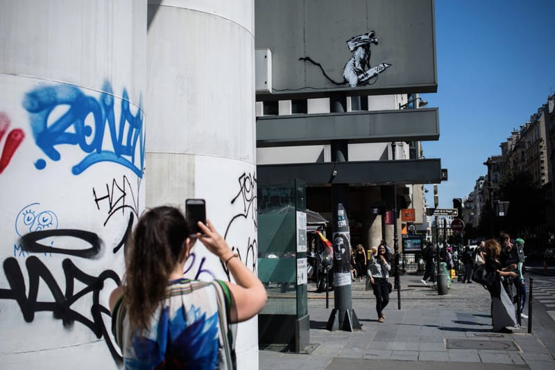 Le vol de l'oeuvre de Banksy à Paris filmé en vidéo (UPDATE)