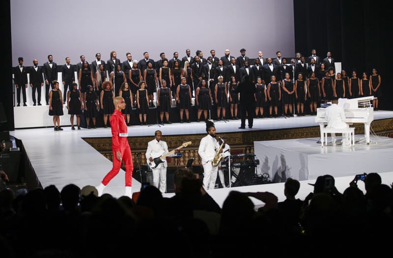 Choristes, orchestre... Le show de la Maison Pyer Moss fait sensation pour l'ouverture de la Fashion Week à New York