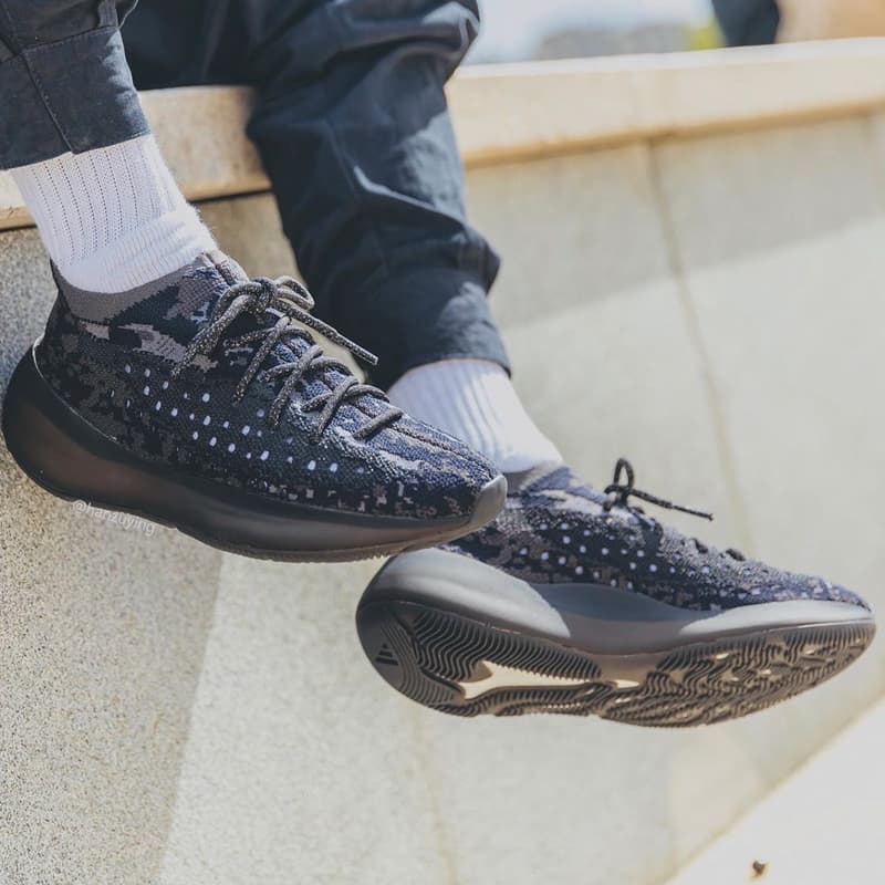 Photo YEEZY 350 V3