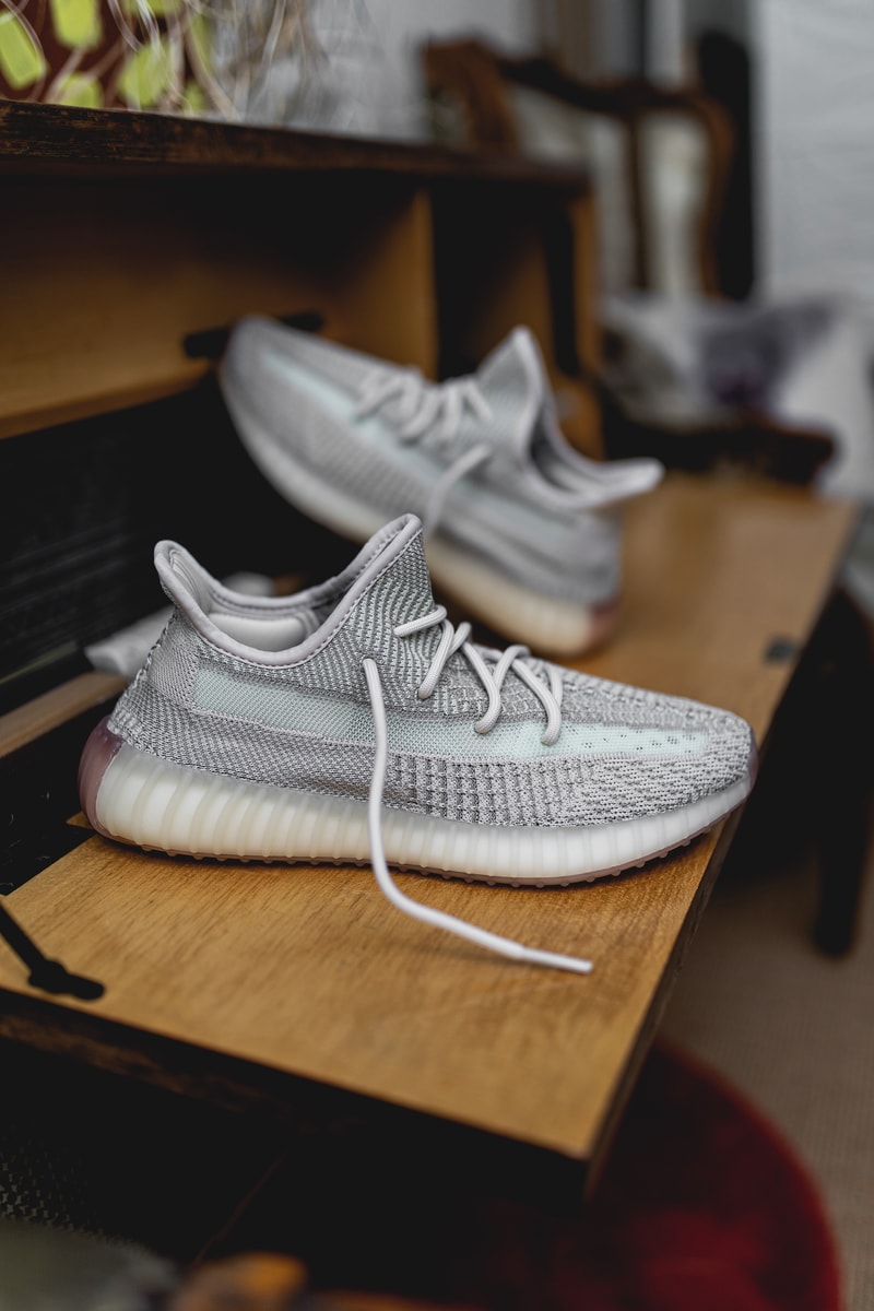 YEEZY BOOST 350 V2 Citrin Cloud White photos