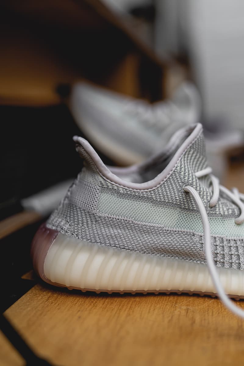 YEEZY BOOST 350 V2 Citrin Cloud White photos