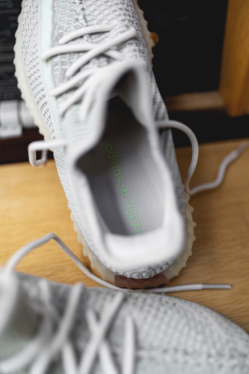 YEEZY BOOST 350 V2 Citrin Cloud White photos