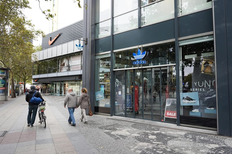 Nike et adidas répondent à la polémique autour de l'abandon potentiel de leurs distributeurs