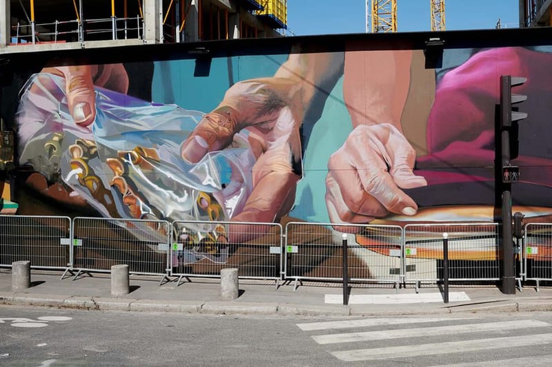 Chanel invite un artiste urbain à réaliser une gigantesque fresque pour présenter son nouvel espace dédié aux Métiers d'Art