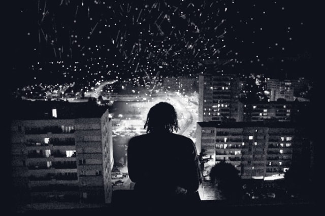 Déambulation poétique mais sans artifice dans la cité des Mureaux avec le film "De cendres et de braises"