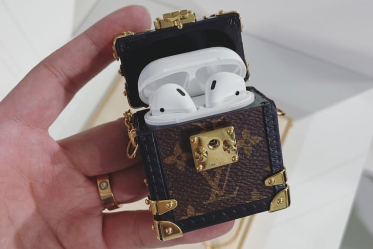 Louis Vuitton dévoile une mini-malle monogrammée pour AirPods lors de son défilé à la Fashion Week de Paris