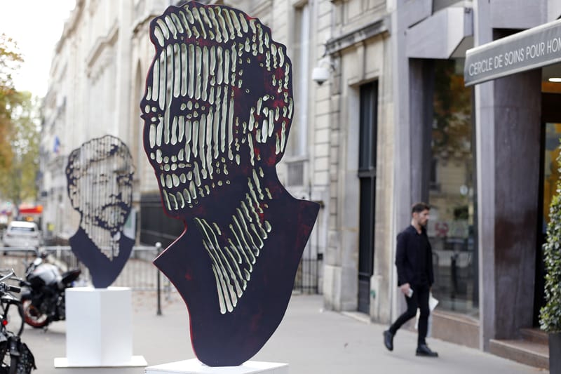 Une statue de Neymar haute de 3 mètres exposée à Paris