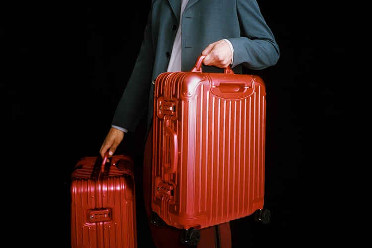 Rimowa donne de la couleur à son intemporelle valise en aluminium