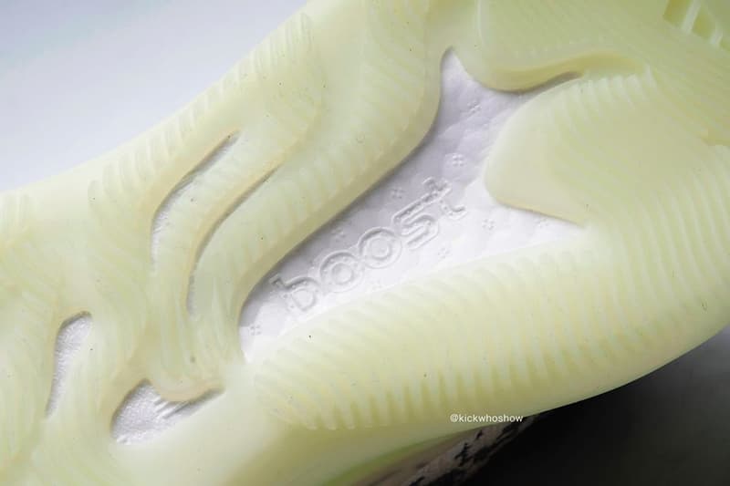 Photo YEEZY BOOST 380 "Alien"