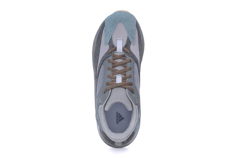Photo YEEZY 700 "Teal Blue"