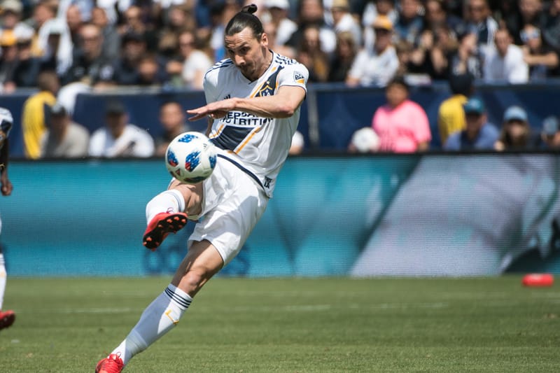 Les 10 plus beaux buts de la carrière de Zlatan Ibrahimovic
