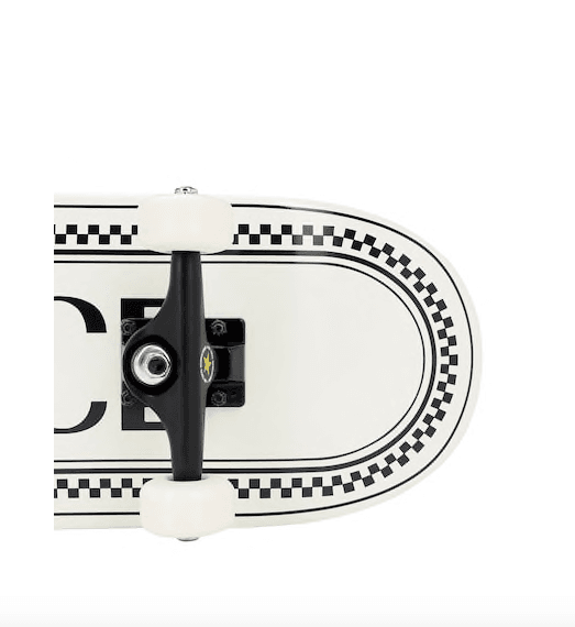 Versace dévoile une planche de skate à 550 euros