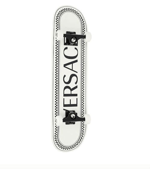 Versace dévoile une planche de skate à 550 euros
