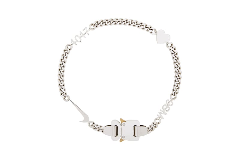 Alyx met en vente une série de chaines à grosses mailles dont une avec le logo Nike