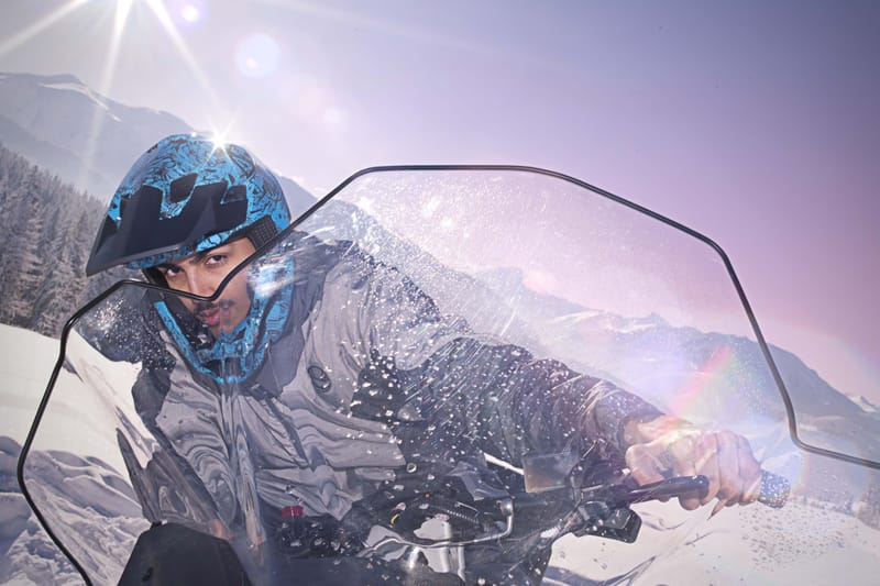 Ellesse et Liam Hodges s'associent pour une capsule futuriste et streetwear idéale pour les sports d'hiver