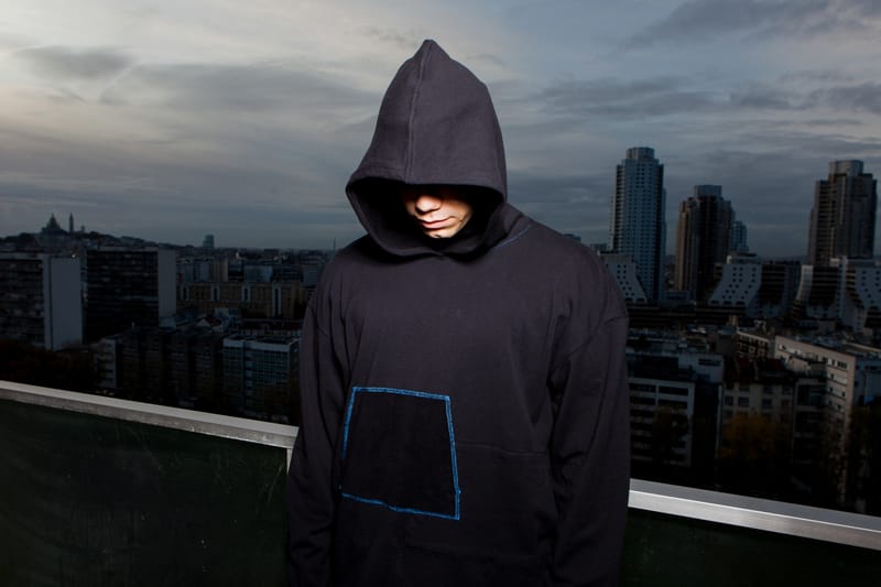 Gunther collabore avec SMETS pour imaginer un hoodie à double poches