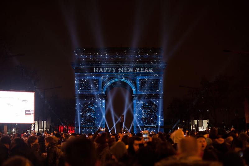 Dior s'associe à Paris pour le réveillon 2020 sur les Champs-Elysées