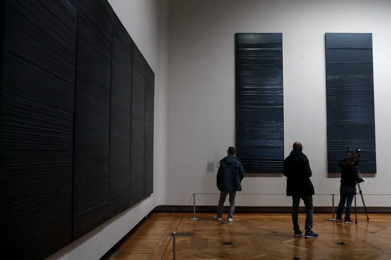 L'exposition de Pierre Soulages au Louvre en images