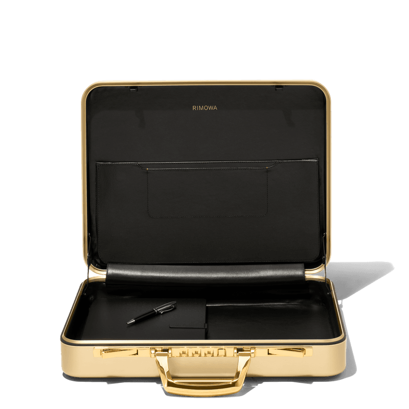 RIMOWA sort son attaché Gold à 1 400€