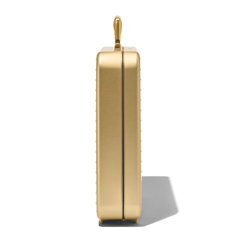 RIMOWA sort son attaché Gold à 1 400€