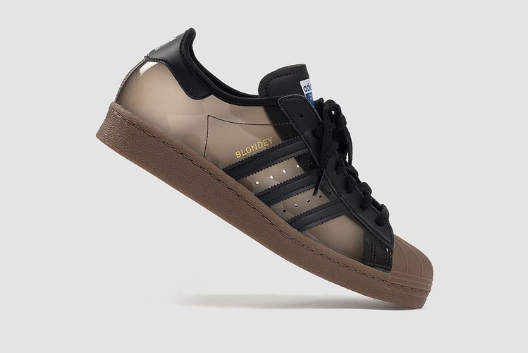 Blondey dévoile un nouveau coloris de sa adidas Superstar au upper transparent