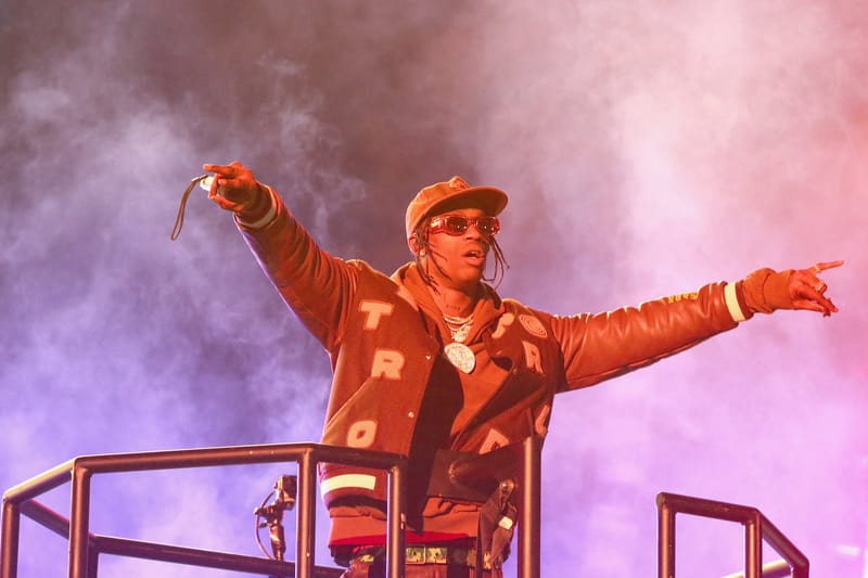 Travis Scott aurait-il teasé une sneaker inédite en collaboration avec Nike dans son nouveau clip ?