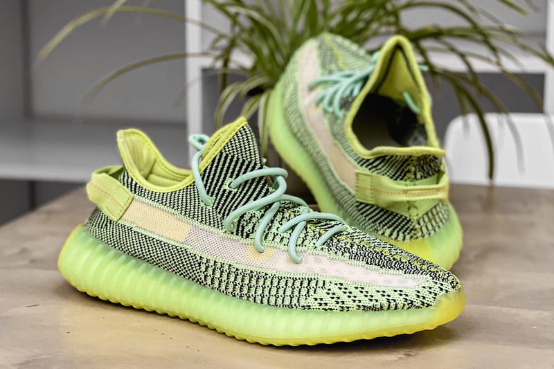 Gros plan sur la YEEZY BOOST 350 V2 "YEEZREEL"