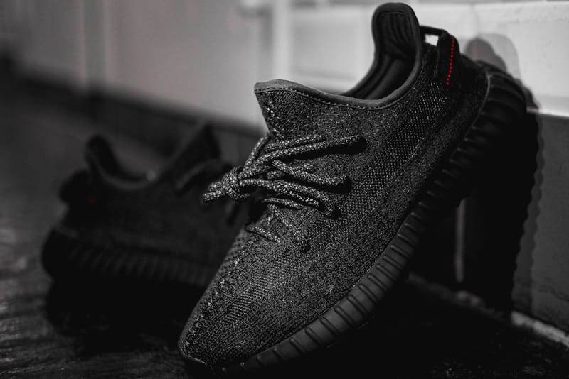 Un premier aperçu de la toute nouvelle YEEZY BOOST 350 V2 noire