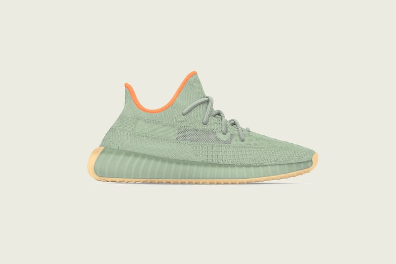 La YEEZY BOOST 350 V2 "Desert Sage" apparaît dans une version reflective