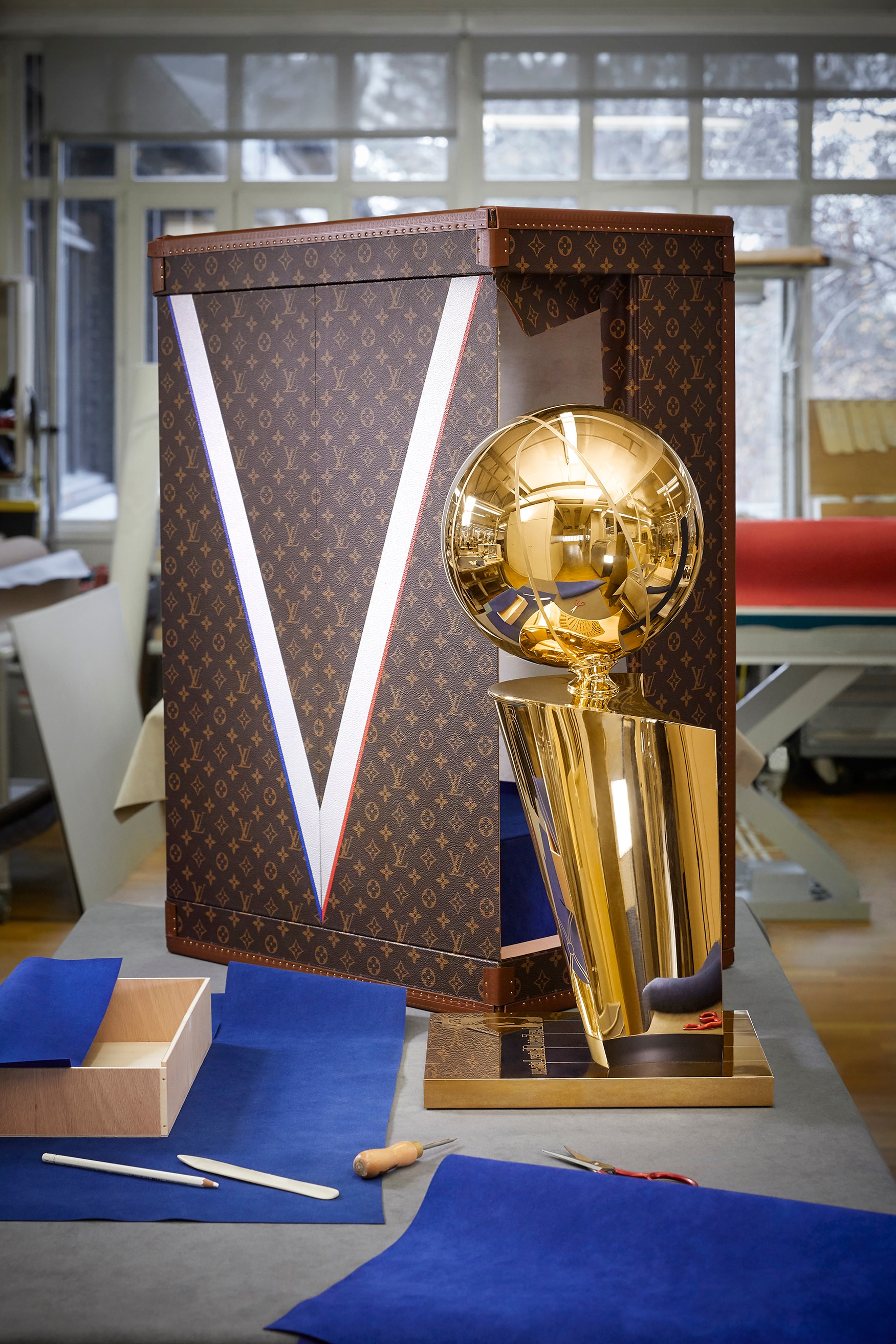 Photo malle Louis Vuitton x NBA