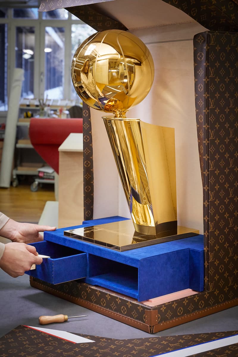 Photo malle Louis Vuitton x NBA