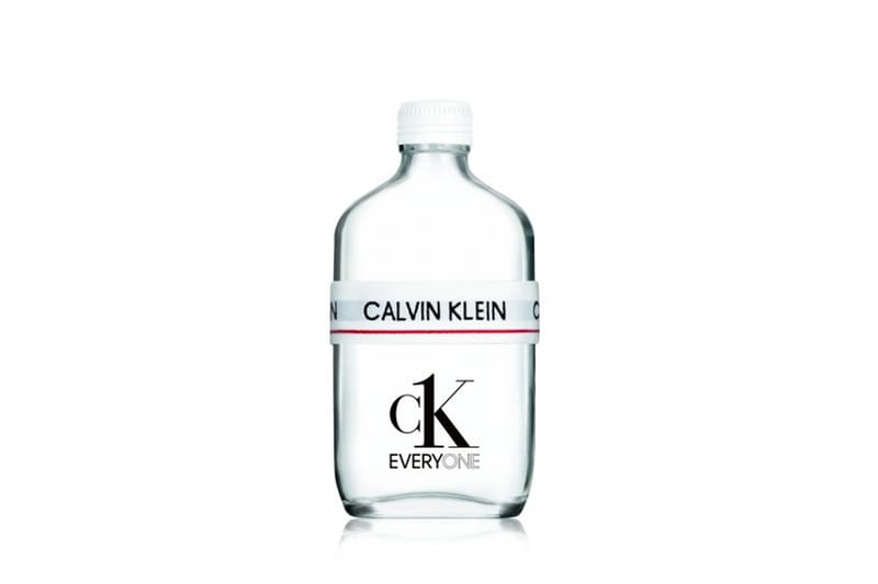 Calvin Klein présente un nouveau parfum unisexe éco-responsable, le CK Everyone
