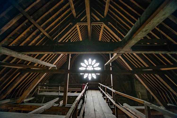 Une charpente en bois (comme la précédente) serait la meilleure solution pour la reconstruction de Notre-Dame