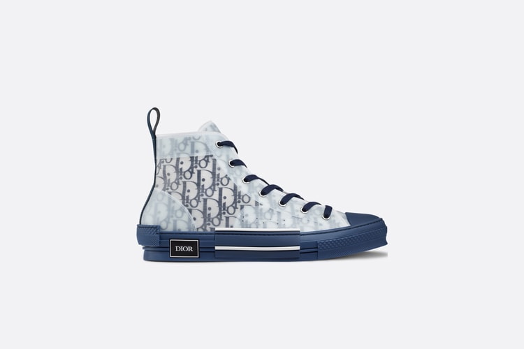 Dior offre à sa sneaker B23 Oblique une version à semelle bleu