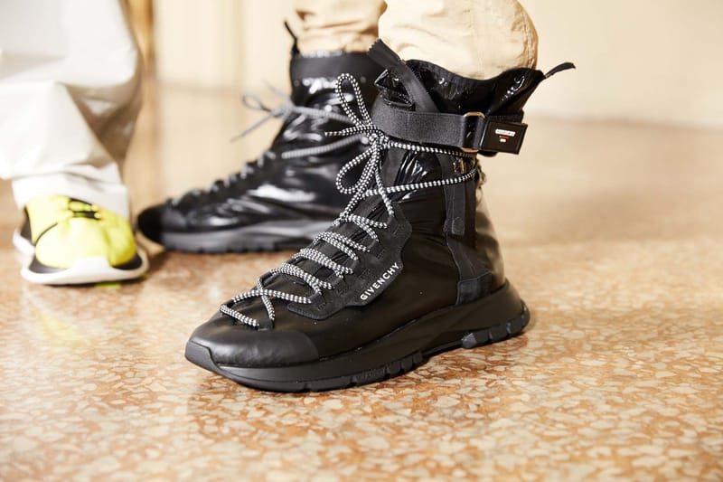 Givenchy dévoile ses nouvelles sneakers "Spectre" inspirées de la course et de l'escalade